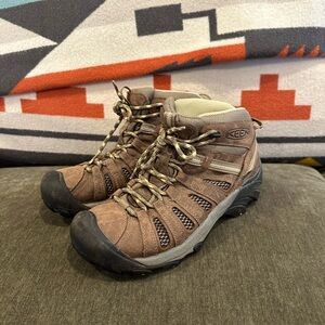 Womens KEEN Voyageur Mid Hiking Boots size 7.5